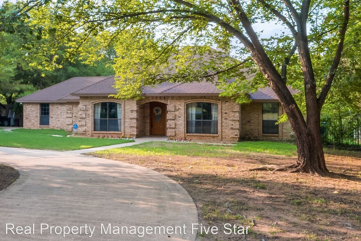 Primary Photo - 3 br, 2 bath House - 1400 Robin Ln