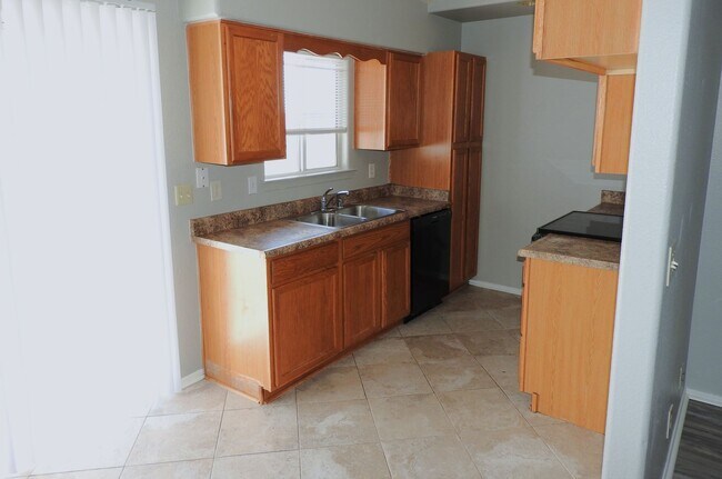 Foto del edificio - Country Living - 4+2 with 3 Car Garage!