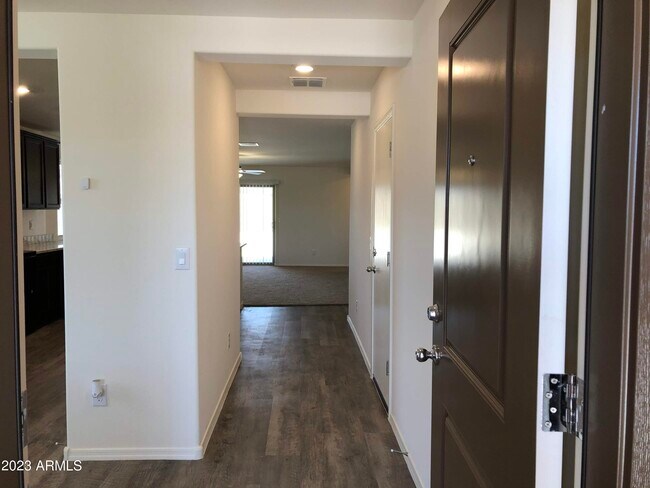 Foto del edificio - 25440 W Yanez Ave