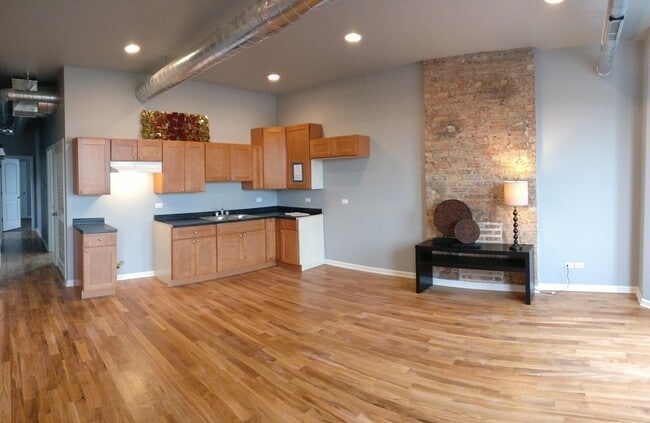 Building Photo - 6342 S Ingleside Ave
