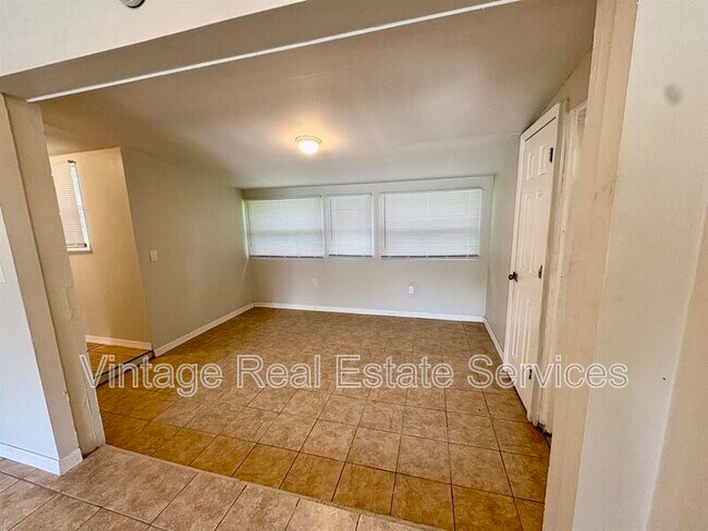 Foto del edificio - 2810 State Rd 60