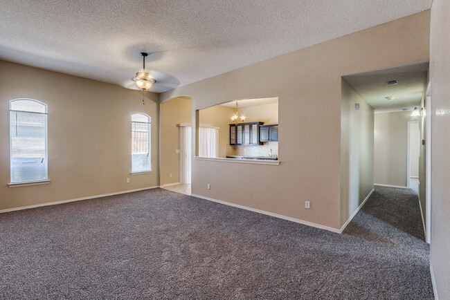 Building Photo - 1 Story 4 Bedroom with Open Floor Plan in ...