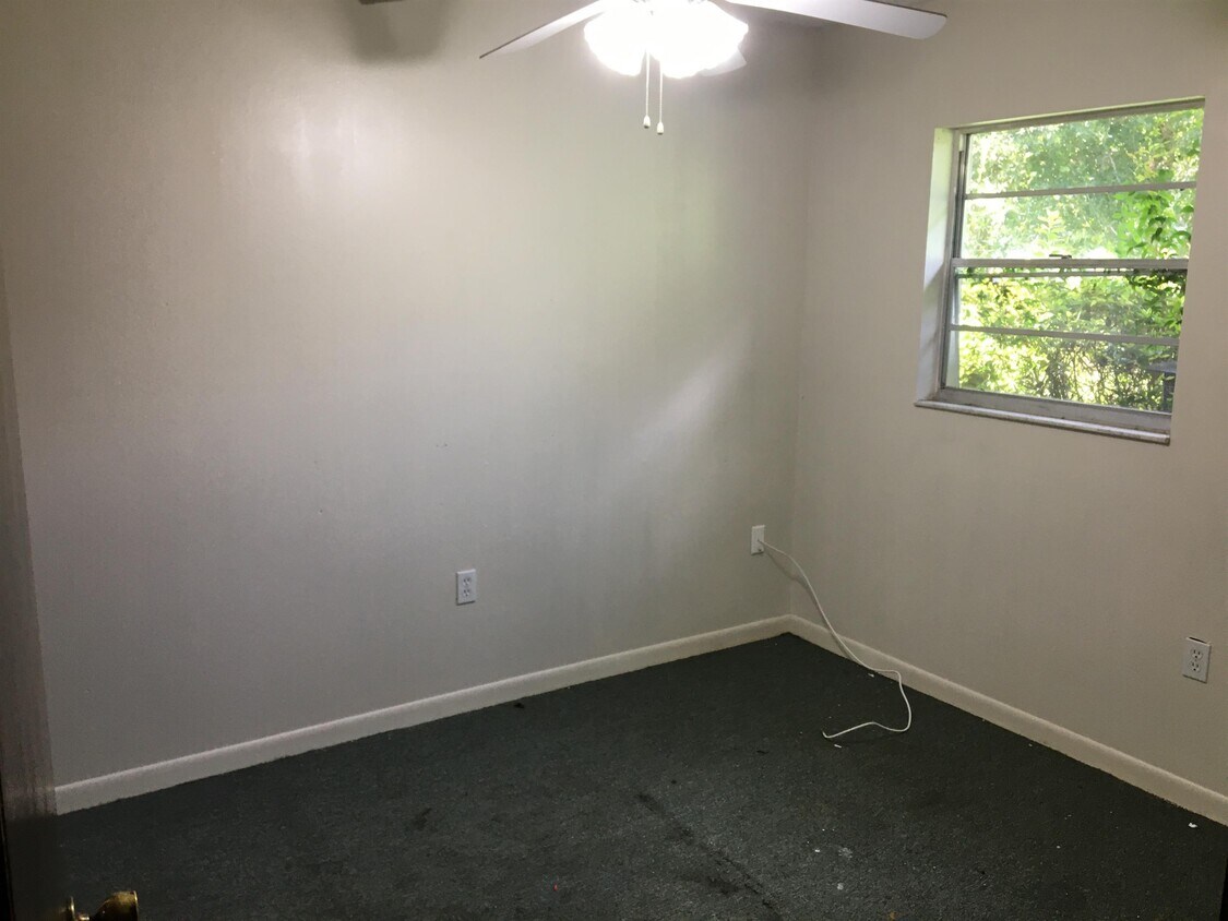 Foto principal - 1450 E Church St