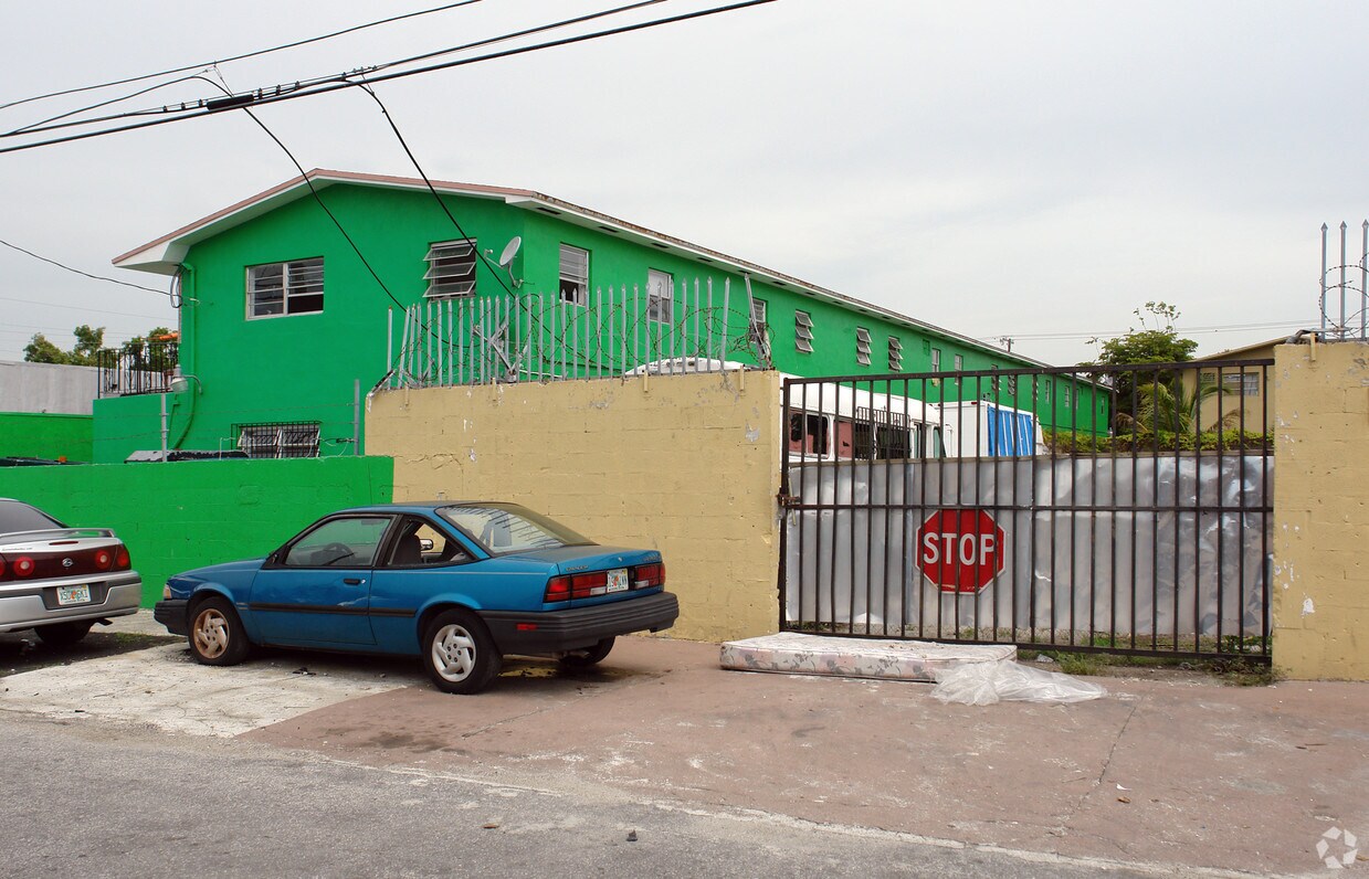 Building Photo - 2751 NW 7th Ave