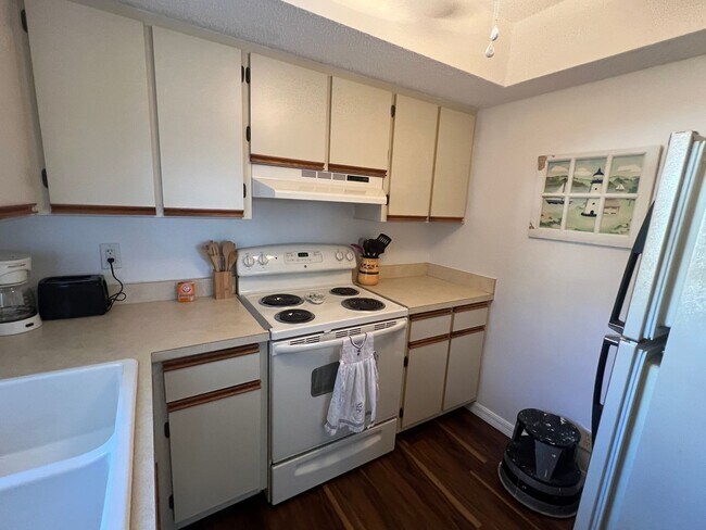 Building Photo - Seasonal Oaks IV 2/2 first floor condo