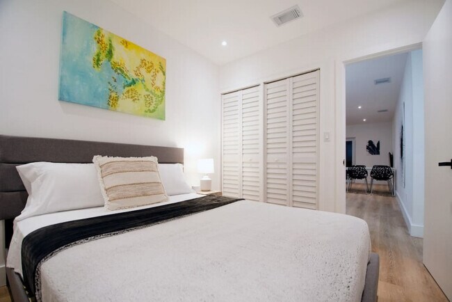 Foto del edificio - 3666 NE 168th St