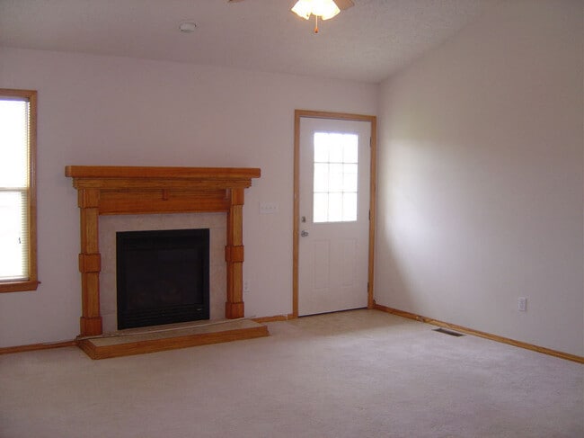 Foto del edificio - 802 E Waterford Blvd