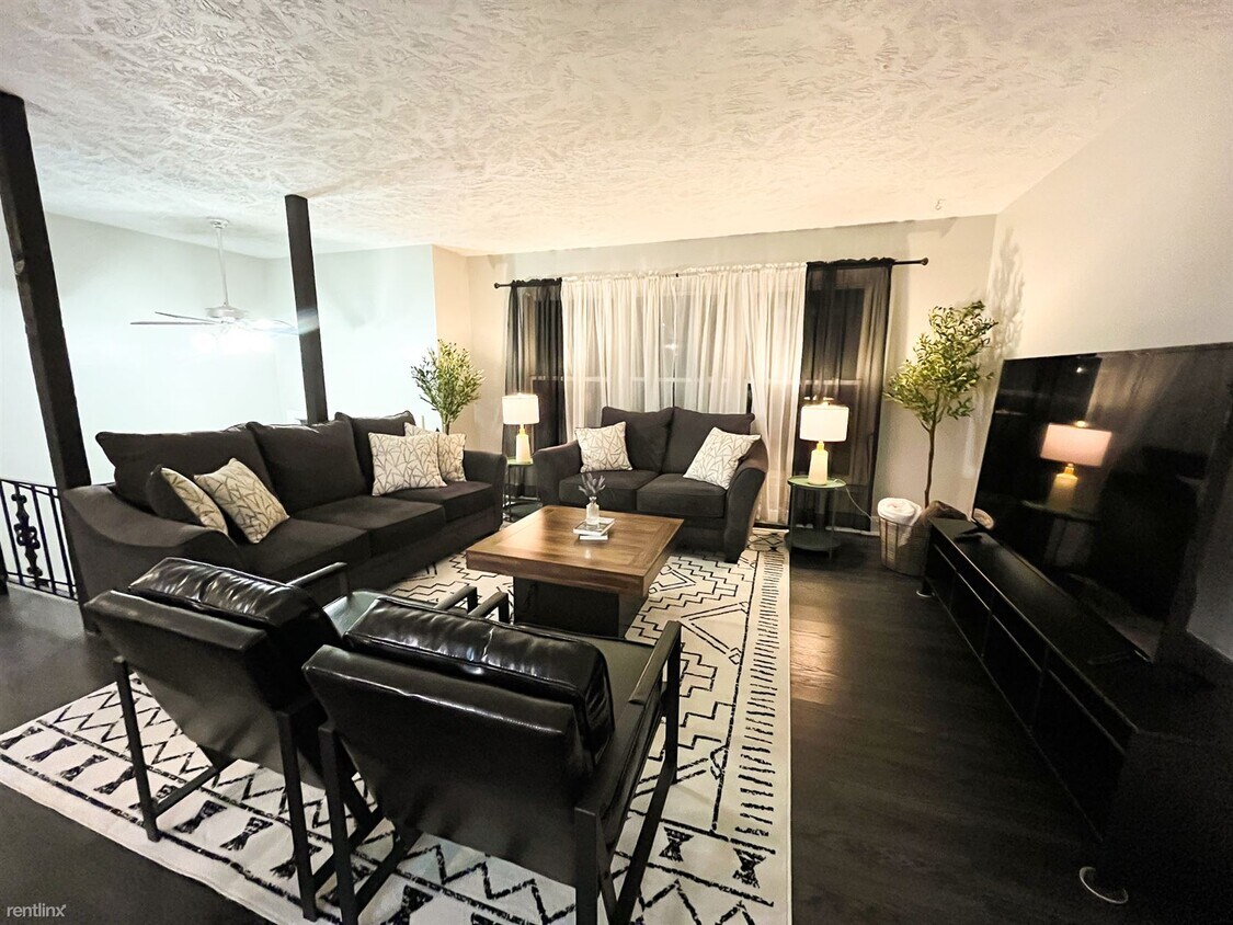 Foto principal - 3 br, 2.5 bath House - 2614 North 124th Ci...