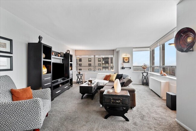 Foto del edificio - 5701 N Sheridan Rd