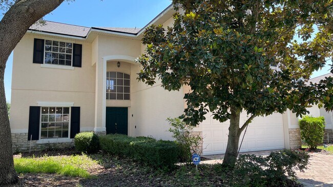 Building Photo - Resort Style Living! Gate Community! No Re...