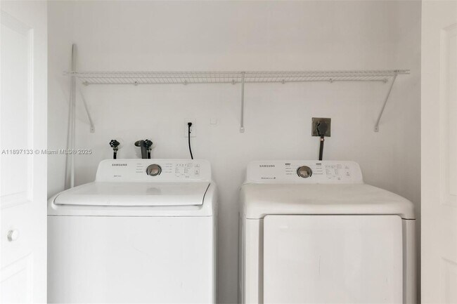 Foto del edificio - 2096 SW 81st Way