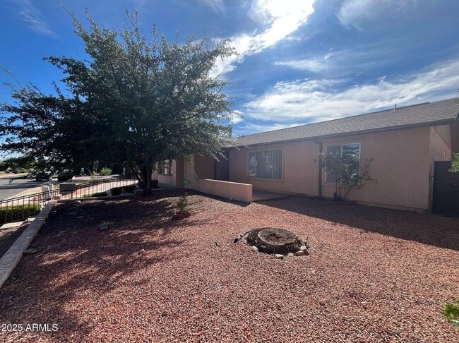 Building Photo - 1300 E Buckhorn Dr