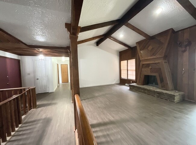 Building Photo - LEASING