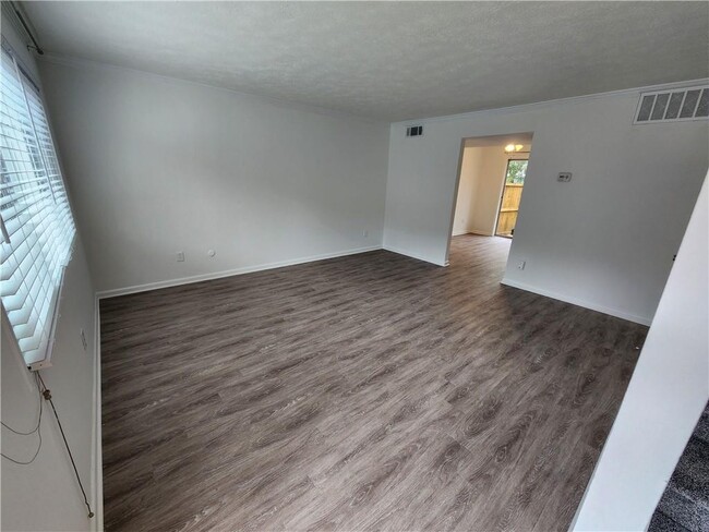 Building Photo - 120 Biscayne Dr NW
