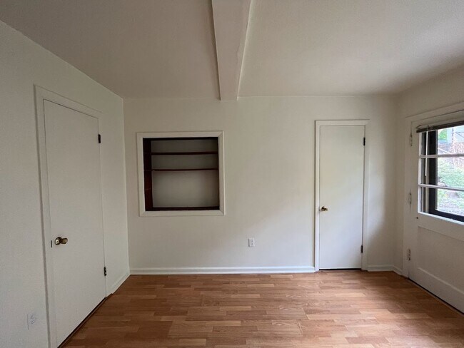 Foto del edificio - 5244-5308 NE Wistaria Drive