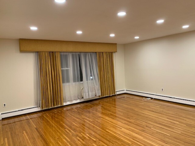 living room - 102 Hyatt Ave