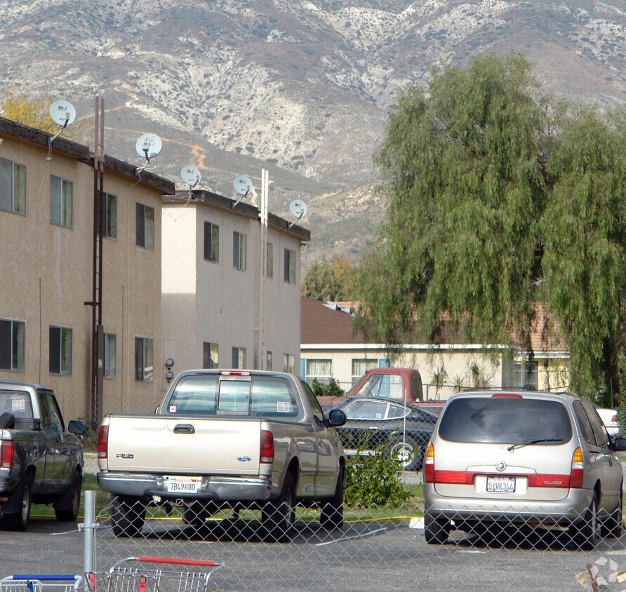 Foto del edificio - 4221 Mountain Dr