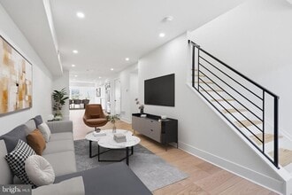 Building Photo - 147 Jones St