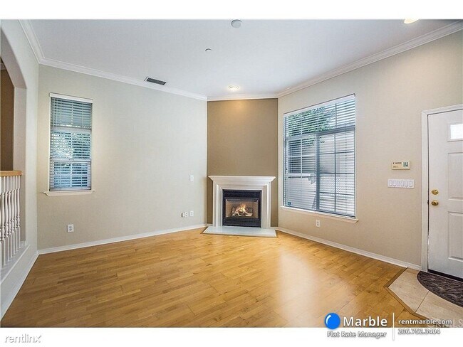 Building Photo - 4 br, 2.5 bath Townhome - 5740 S Glennie L...