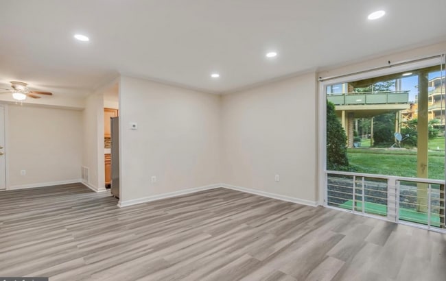 Building Photo - 7135 Donnell Pl