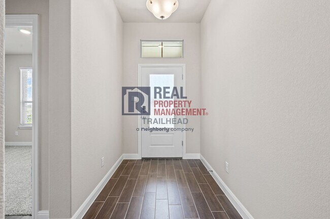 Foto del edificio - Charming 4-Bed / 2-Bath New Home — Spaciou...