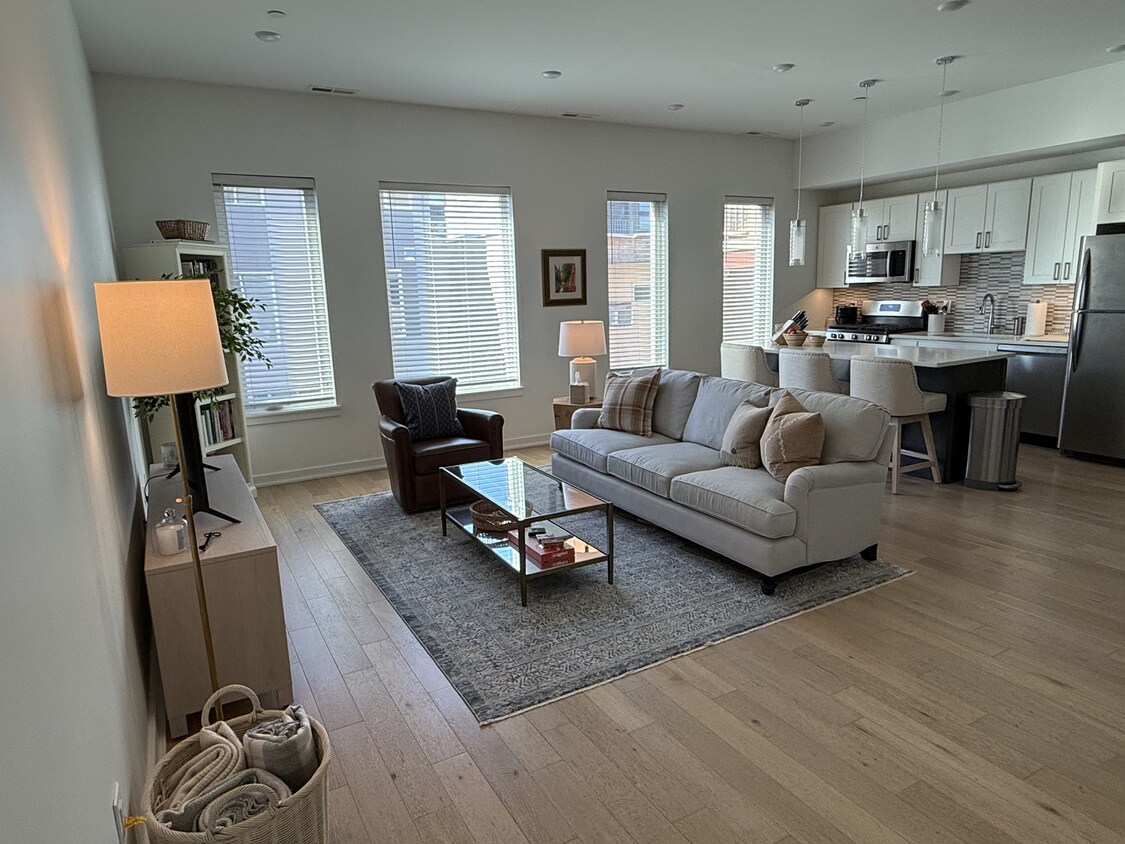 Primary Photo - 2141-43 E Firth St