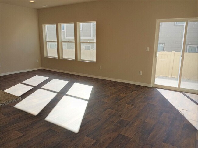 Foto del edificio - 3 Bed 2.5 Bath Home with AC!