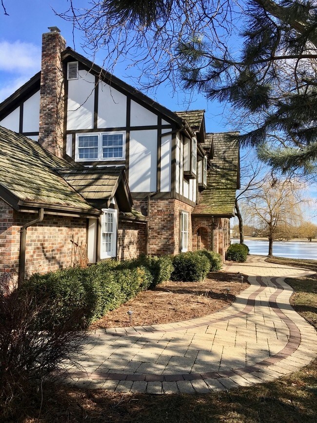 Building Photo - 755 Leicester Rd. Elk Grove Village, IL 60007