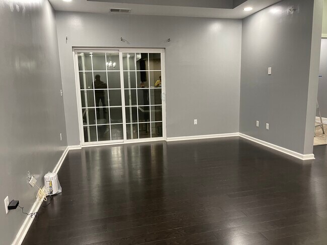 Building Photo - 746 Strassle Way