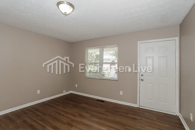 Building Photo - 2027 Highland Ave