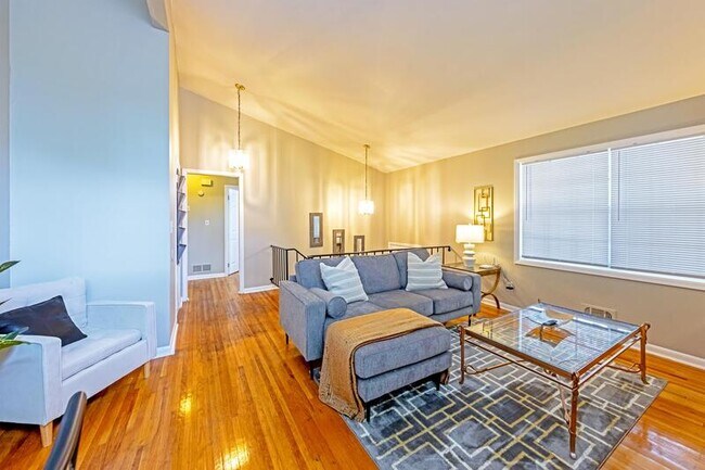 Building Photo - 1219 Shoreham Drive
