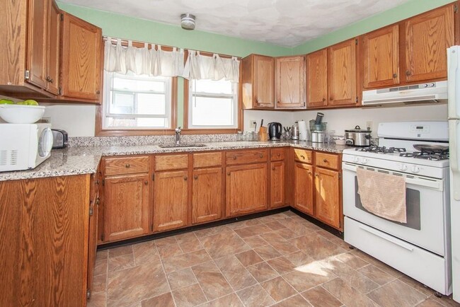 Building Photo - 27 Rangeley St