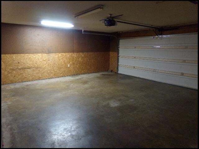 Building Photo - 400 Maxine Ave