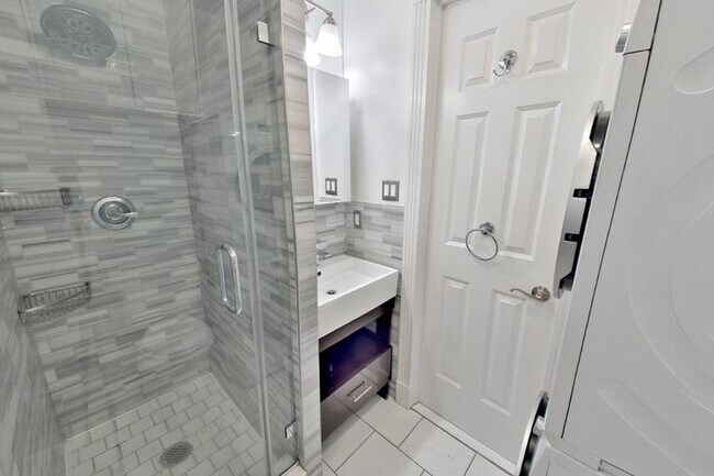 Building Photo - 221 Mott St
