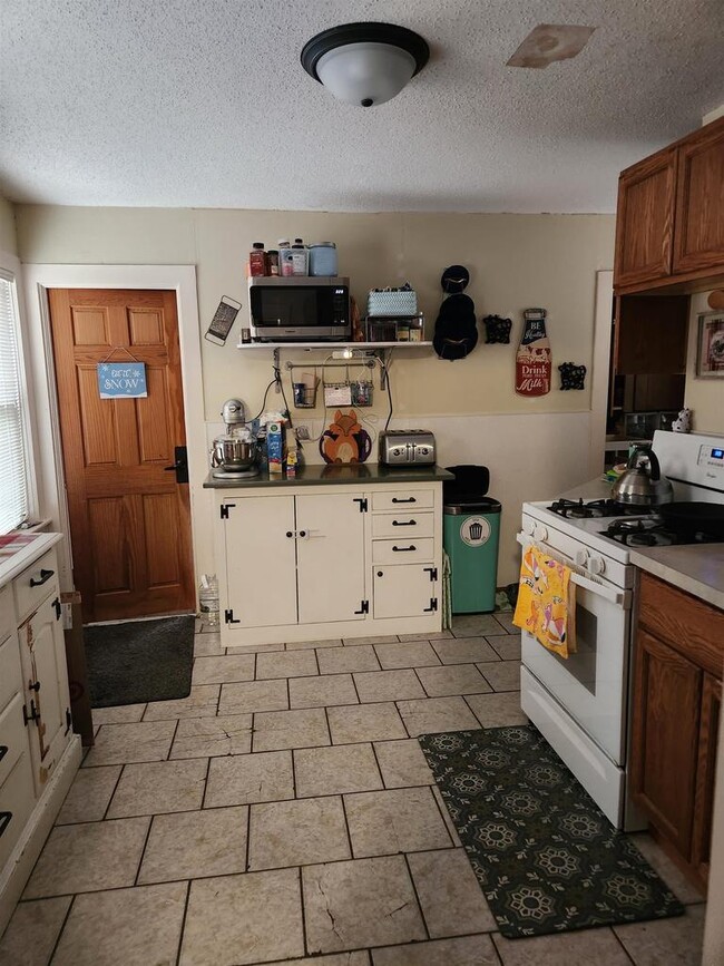 Kitchen - 318 9th St S