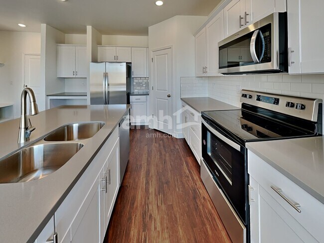Foto del edificio - 17106 W Puget Avenue