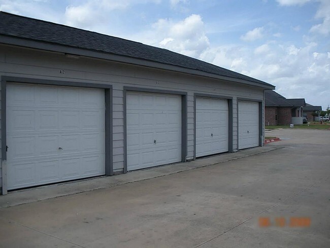 Building Photo - 1277 Dickinson Rd