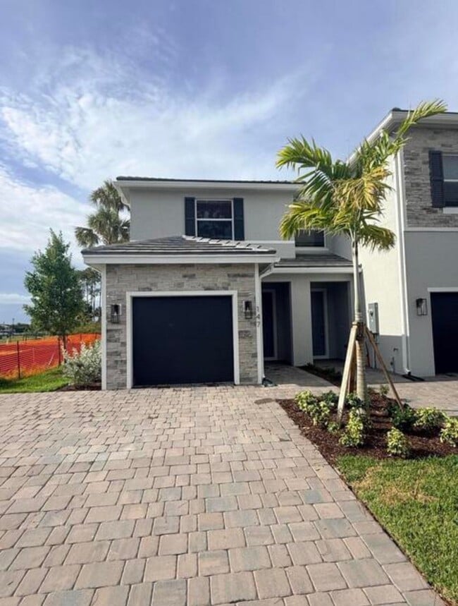 Building Photo - 147 Lakeside Lndg Dr