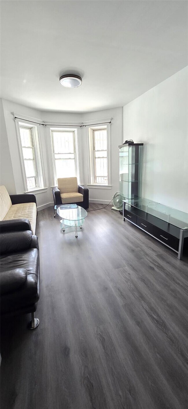 Foto del edificio - 1135 E 15th St
