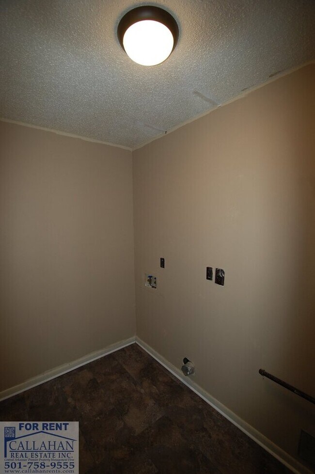 Building Photo - NLR 2 Bedroom UPDATED