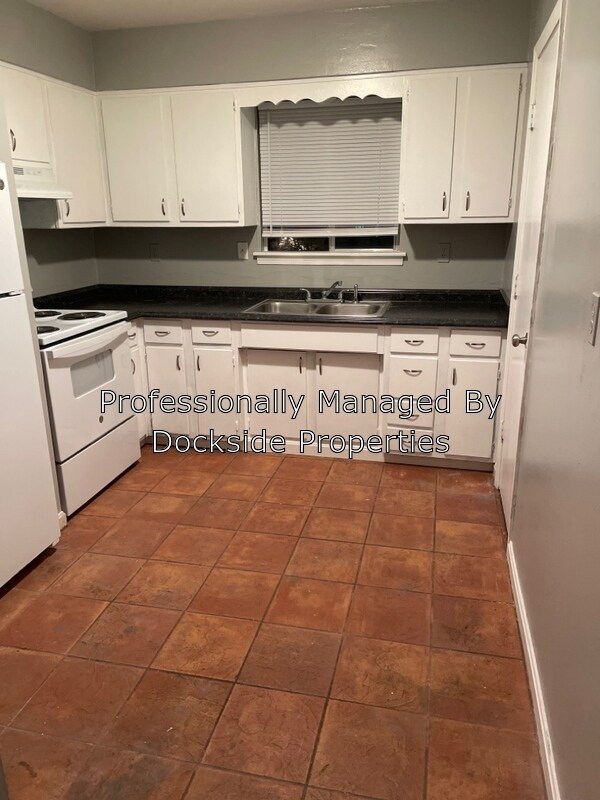 Building Photo - 3810 Carpenter Dr