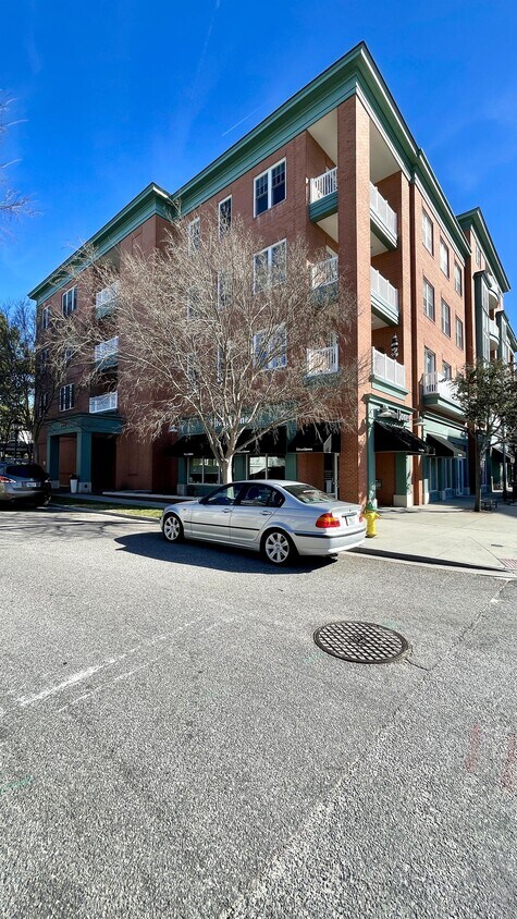 Foto principal - 4500 Pretty Lake Ave