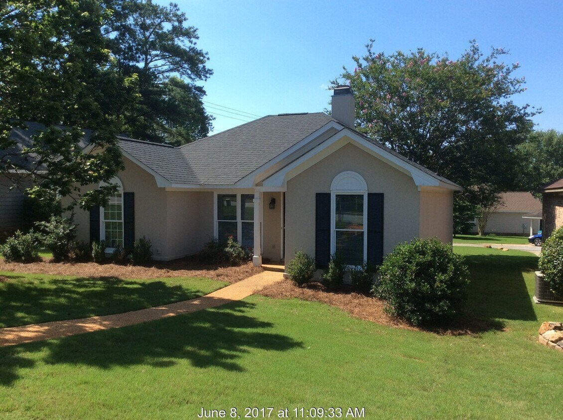 Foto principal - 7003 Robin's Nest Dr