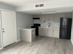 Building Photo - 1002 North 25th Pl