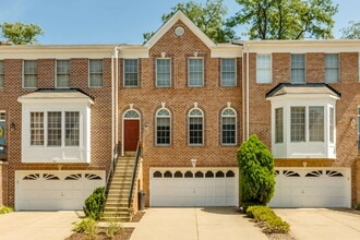 Building Photo - 122 Shepherdson Ln NE