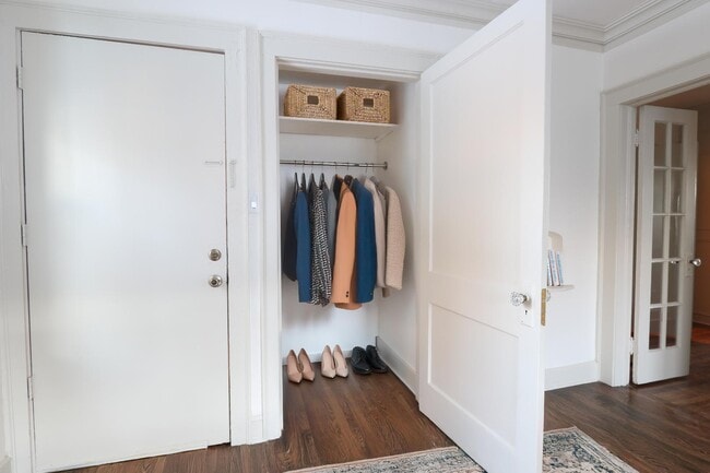 Photo - 2015 Court Ave Apartment