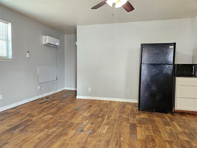 Foto del edificio - 705 Harris Ave