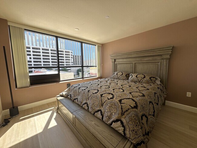 Building Photo - 1 Bed / 1 Bath at the Belvedere Towers - Available in July!