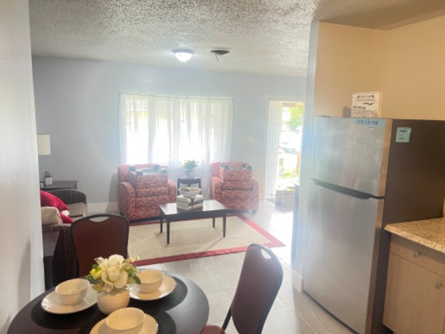 Foto del edificio - 3912 SW 14th St