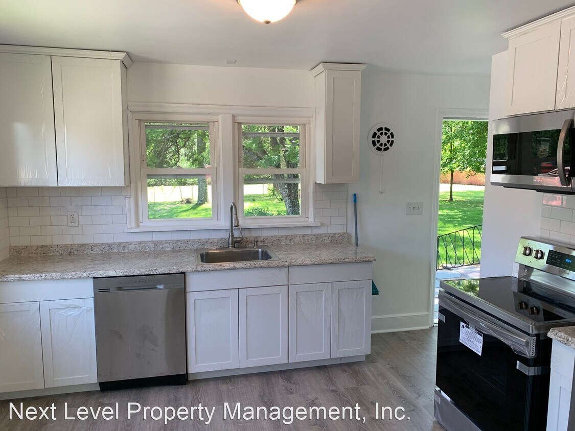 Primary Photo - 3 br, 1 bath House - 985 Little Britain Rd